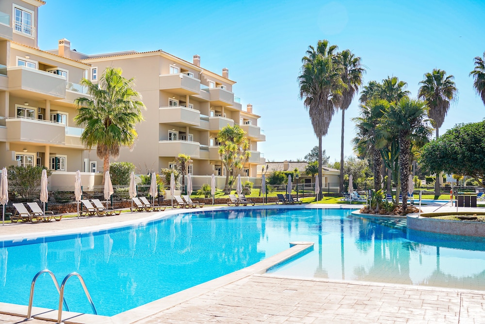 Vitors Plaza — Swimming pool in Portimão, Faro