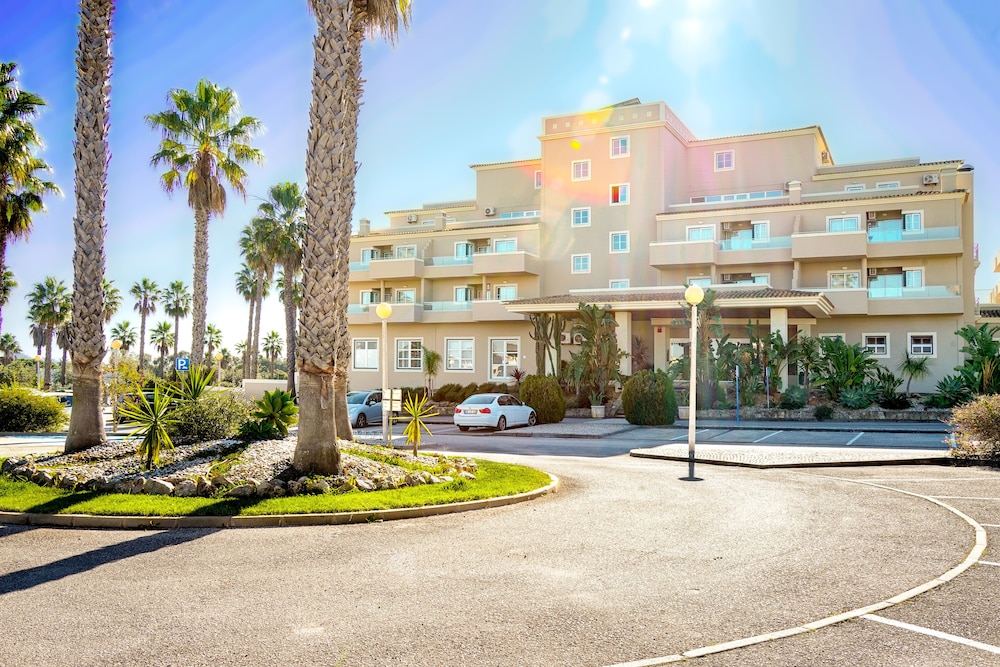 Vitors Plaza — Hotel building in Portimão, Faro