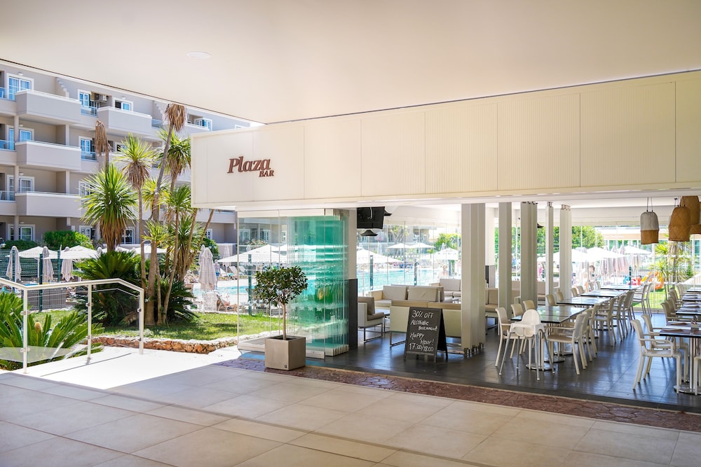 Vitors Plaza — Restaurant & bars in Portimão, Faro