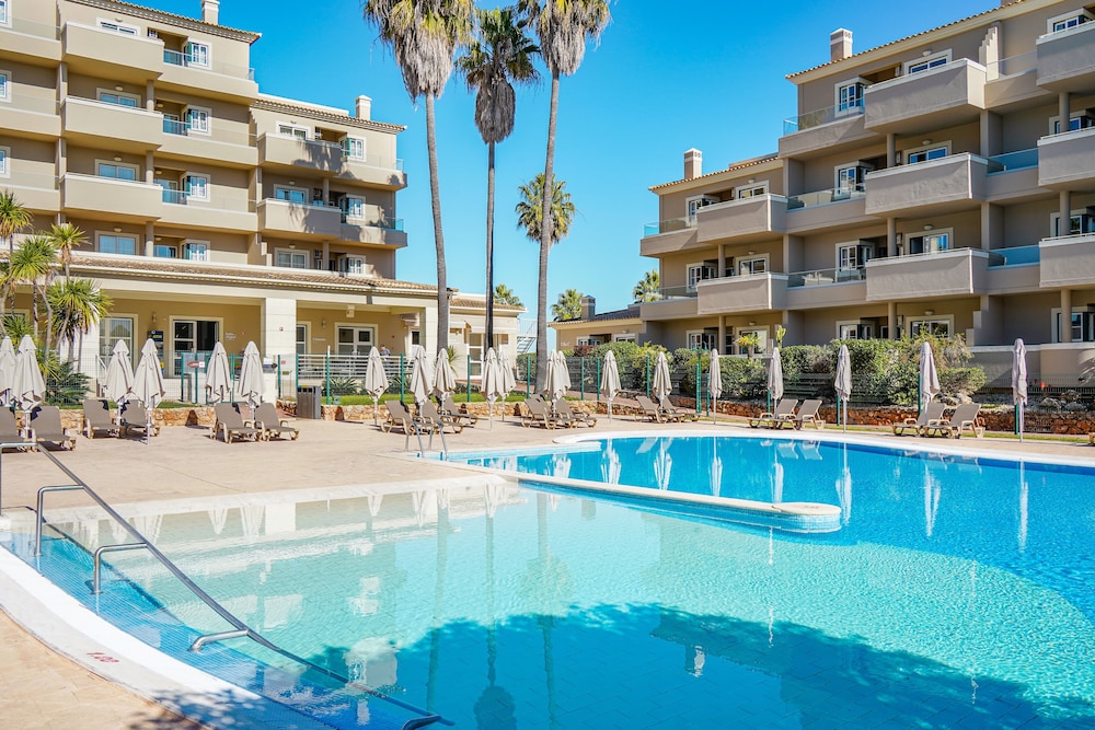 Vitors Plaza — Swimming pool in Portimão, Faro