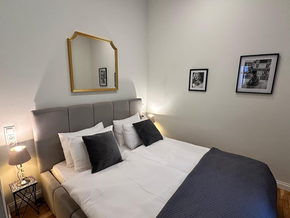 Antique Apartments Old Town — Hotel rooms in Krakow, Lesser Poland