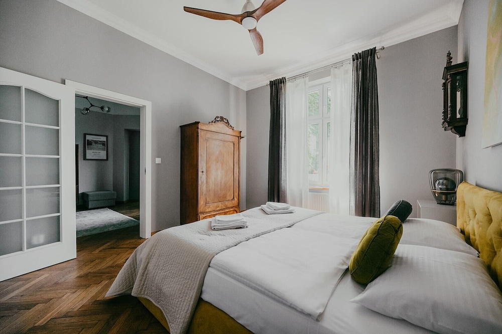 Antique Apartments Old Town — Hotel rooms in Krakow, Lesser Poland
