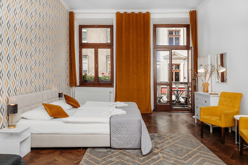 Antique Apartments Old Town — Hotel rooms in Krakow, Lesser Poland