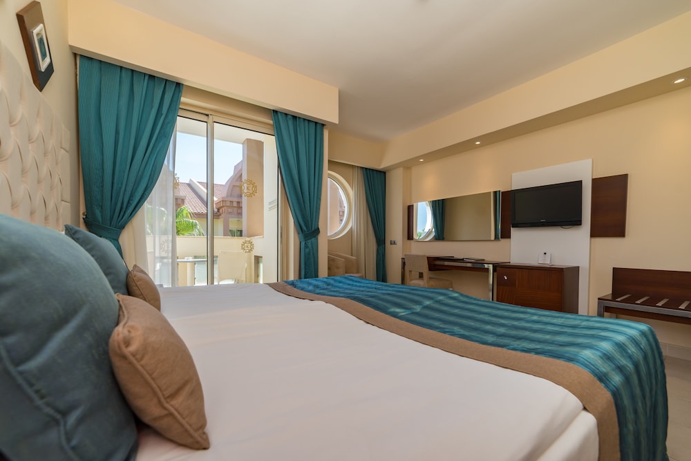 Kamelya Aishen Club — Hotel rooms in Side