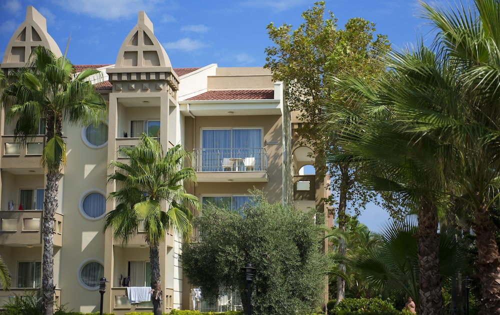 Kamelya Aishen Club — Hotel building in Side