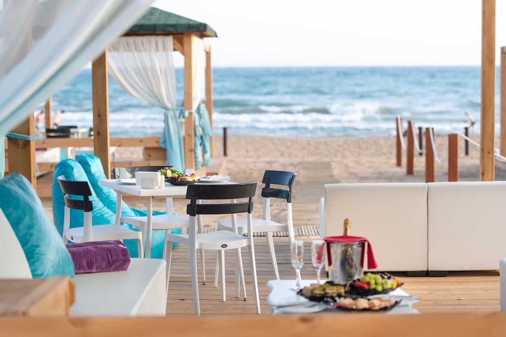 Kamelya Aishen Club — Beach in Side