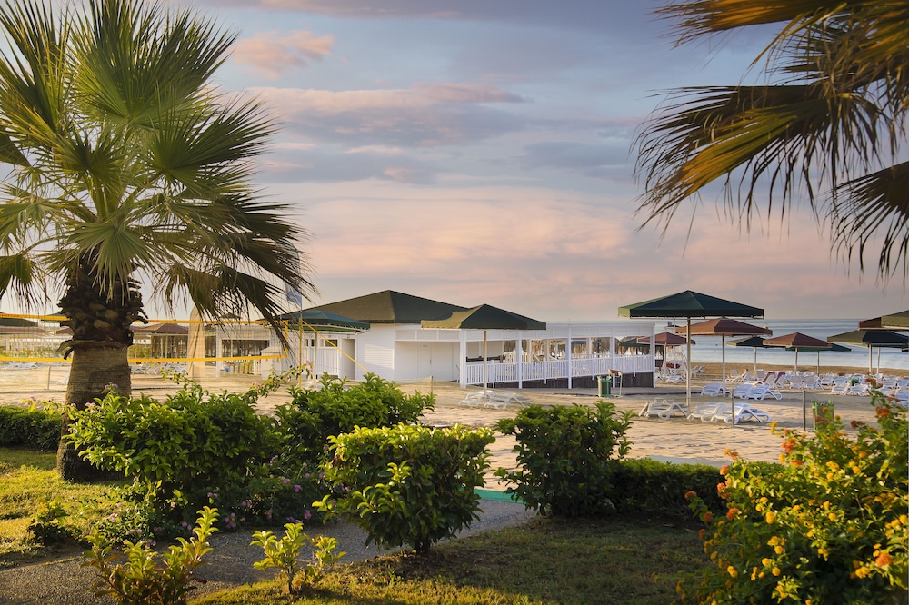 Kamelya Aishen Club — Beach in Side