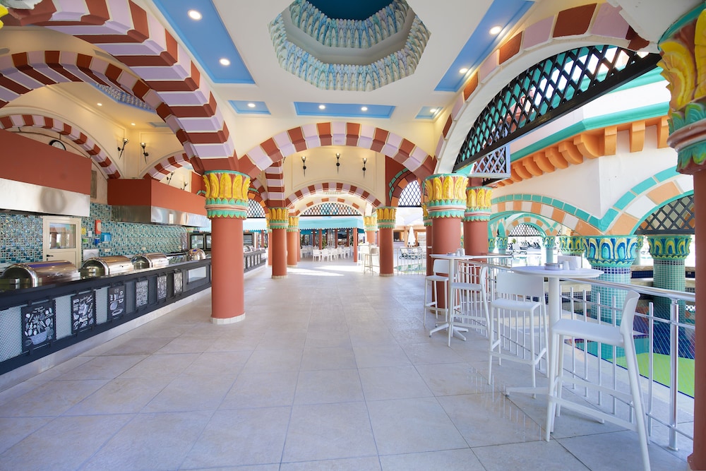 Kamelya Aishen Club — Restaurant & bars in Side