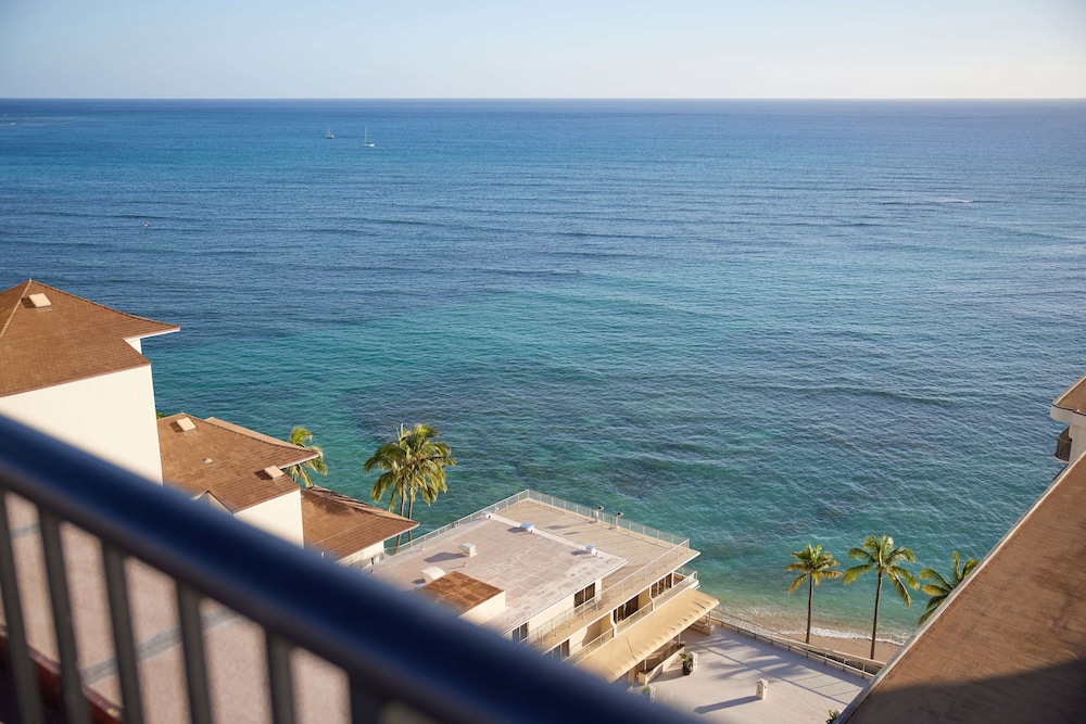 OUTRIGGER Reef Waikiki Beach Resort — Hotel rooms in Honolulu, Hawaii