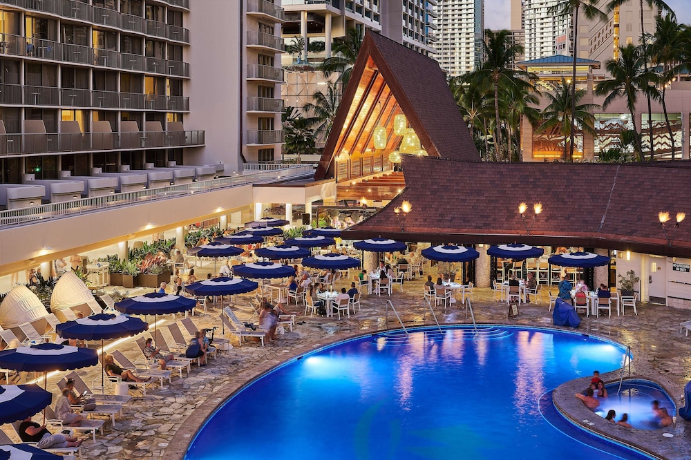 OUTRIGGER Reef Waikiki Beach Resort — Hotel building in Honolulu, Hawaii