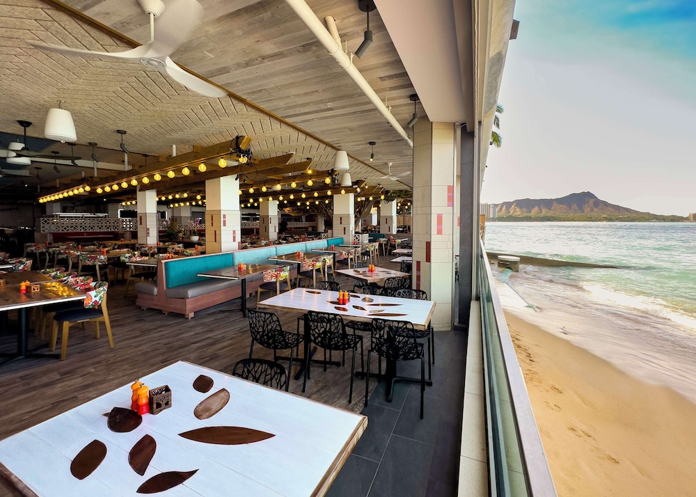 OUTRIGGER Reef Waikiki Beach Resort — Restaurant & bars in Honolulu, Hawaii