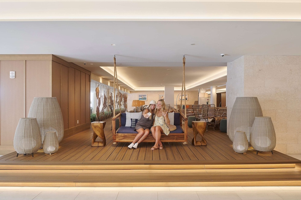 OUTRIGGER Reef Waikiki Beach Resort — Hotel rooms in Honolulu, Hawaii