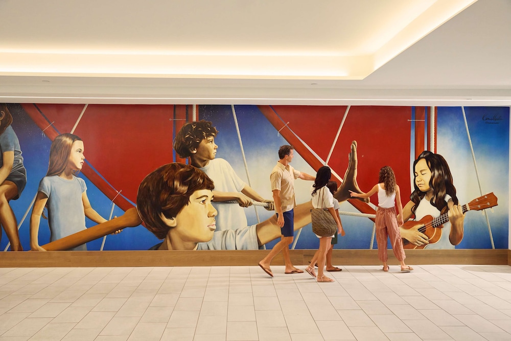 OUTRIGGER Reef Waikiki Beach Resort — Attractions in the area in Honolulu, Hawaii
