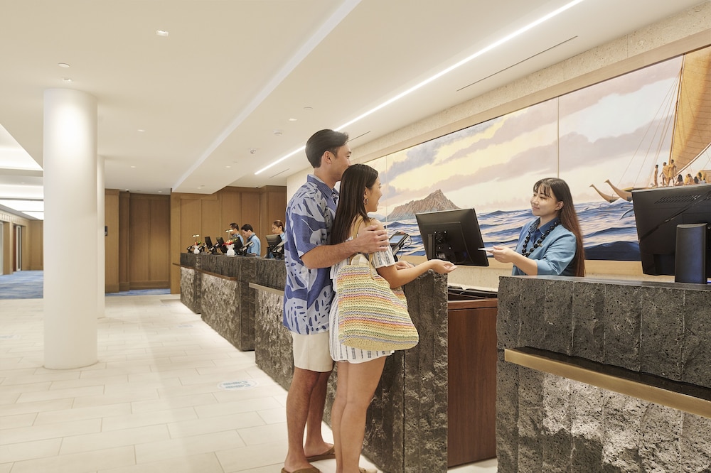 OUTRIGGER Reef Waikiki Beach Resort — Hotel building in Honolulu, Hawaii