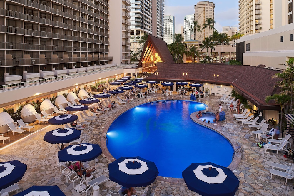 OUTRIGGER Reef Waikiki Beach Resort — Swimming pool in Honolulu, Hawaii