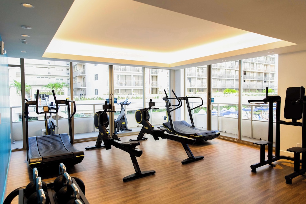 OUTRIGGER Reef Waikiki Beach Resort — Sports & recreation in Honolulu, Hawaii