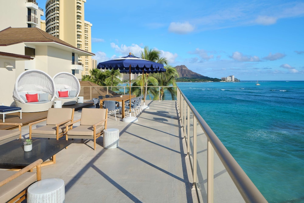OUTRIGGER Reef Waikiki Beach Resort — Hotel rooms in Honolulu, Hawaii