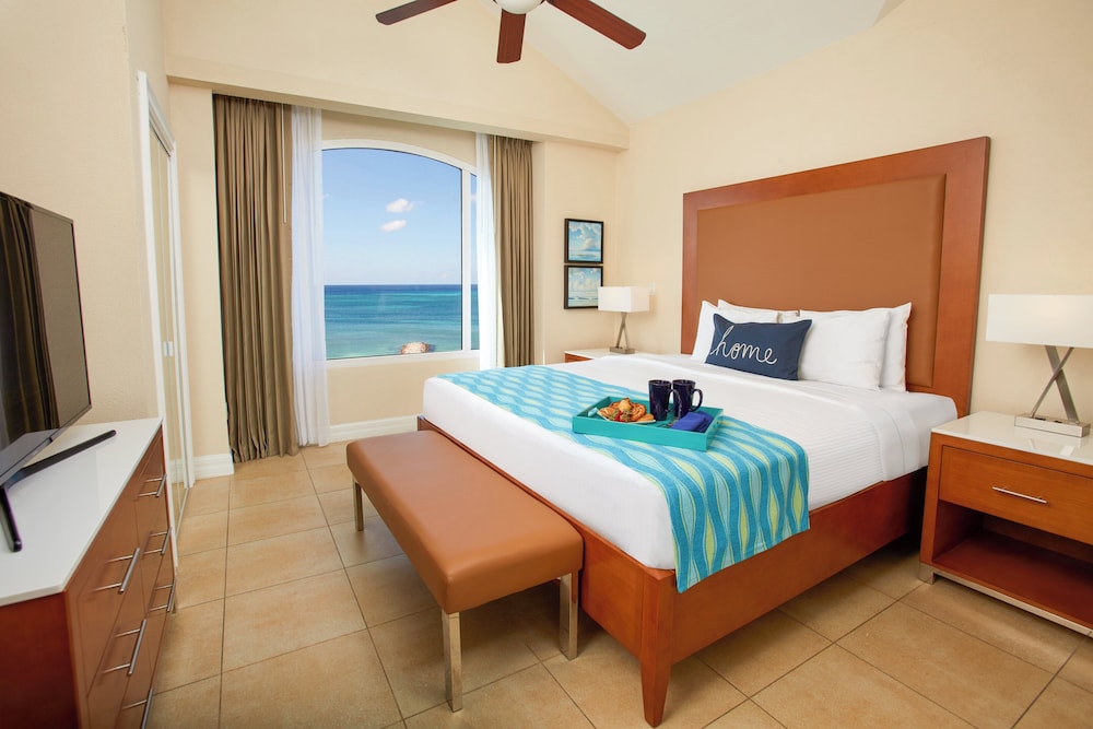 Divi Aruba Phoenix Beach Resort — Hotel rooms in Noord, Aruba