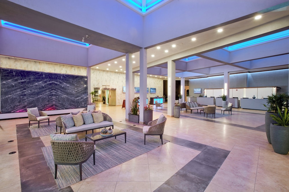 Divi Aruba Phoenix Beach Resort — Hotel building in Noord, Aruba