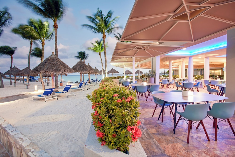 Divi Aruba Phoenix Beach Resort — Restaurant & bars in Noord, Aruba