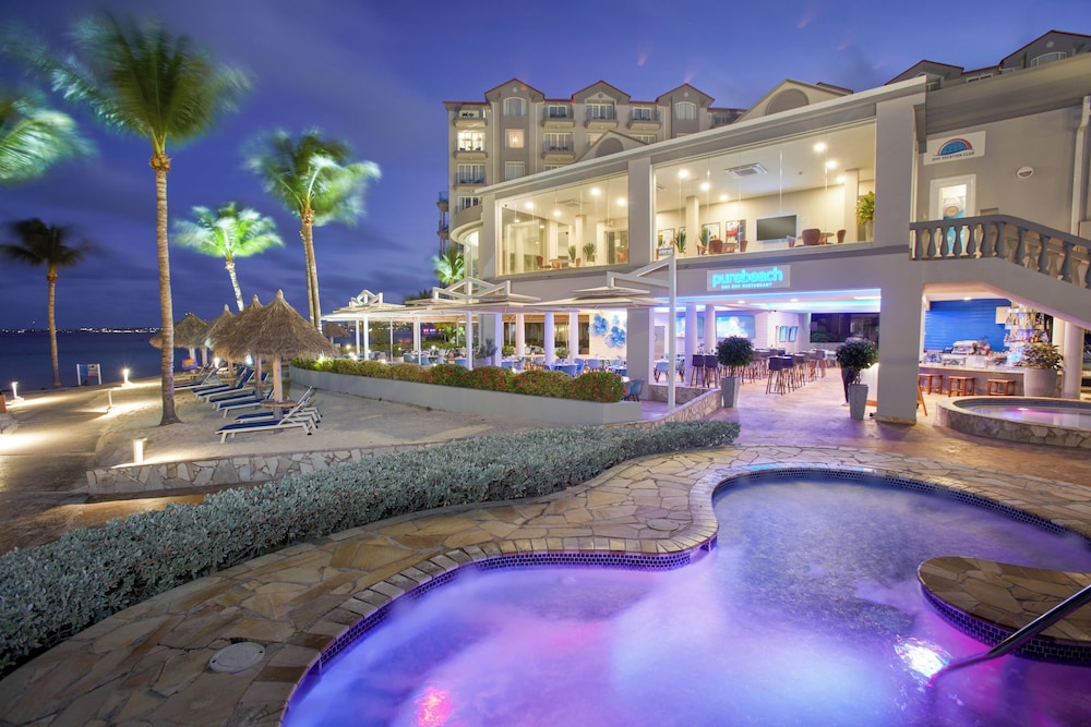 Divi Aruba Phoenix Beach Resort — Restaurant & bars in Noord, Aruba