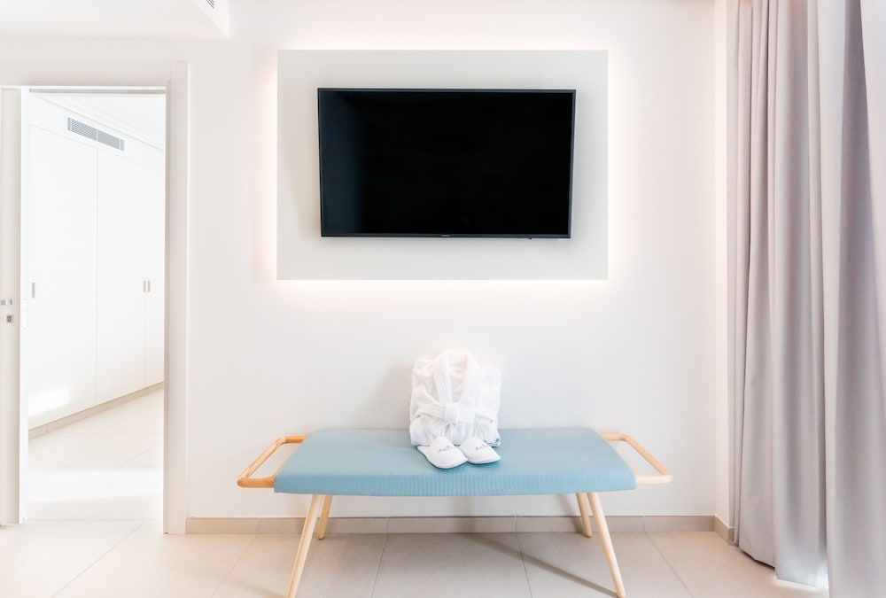 Hotel Lava Beach — Hotel rooms in Puerto del Carmen, Canary Islands