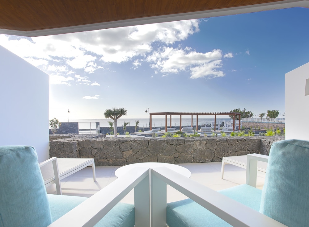 Hotel Lava Beach — Hotel rooms in Puerto del Carmen, Canary Islands