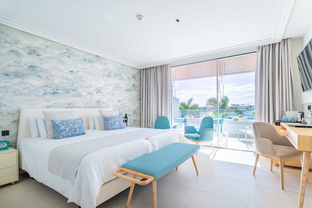 Hotel Lava Beach — Hotel rooms in Puerto del Carmen, Canary Islands