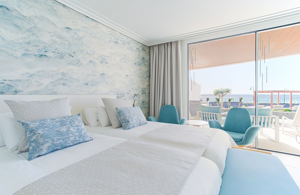 Hotel Lava Beach — Hotel rooms in Puerto del Carmen, Canary Islands