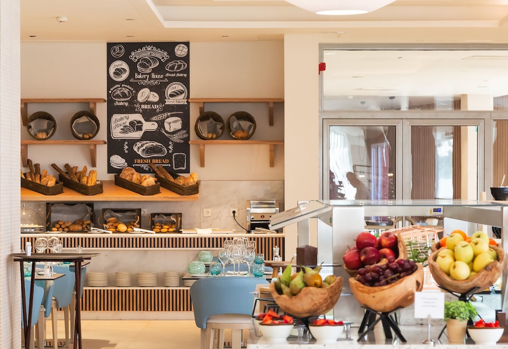 Hotel Lava Beach — Restaurant & bars in Puerto del Carmen, Canary Islands