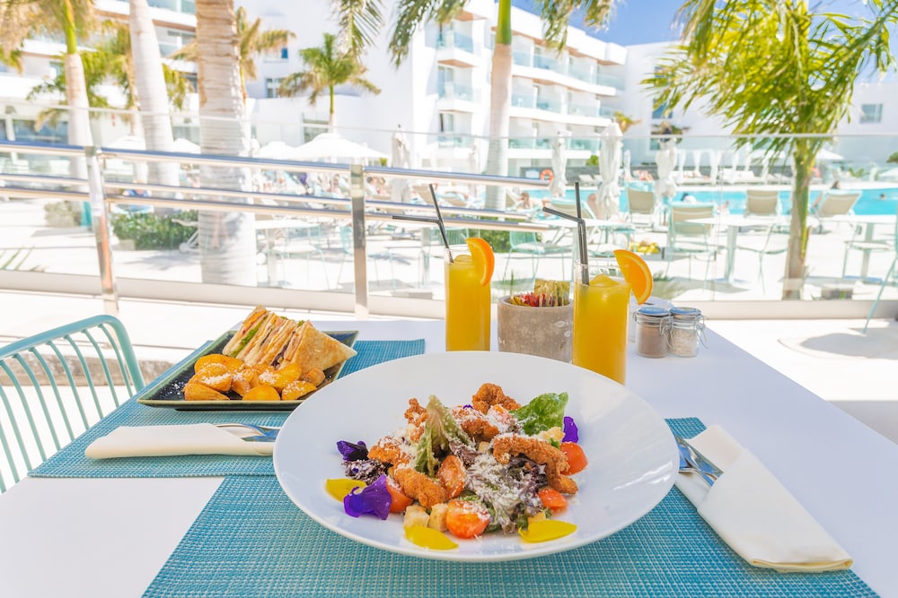 Hotel Lava Beach — Restaurant & bars in Puerto del Carmen, Canary Islands
