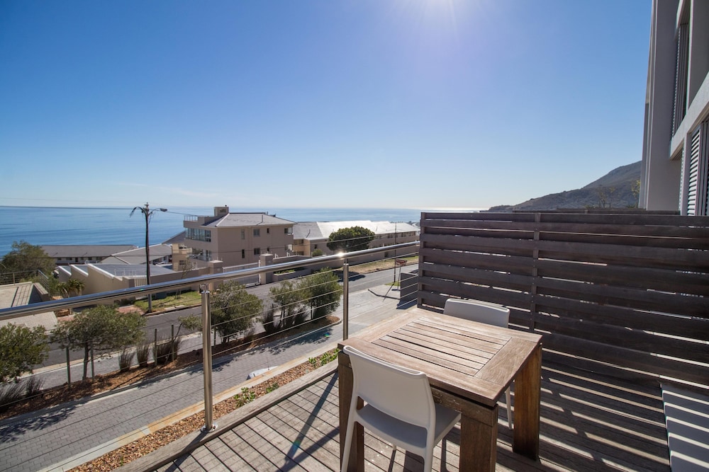The Crystal Apartments — Hotel building in Cape Town, Western Cape