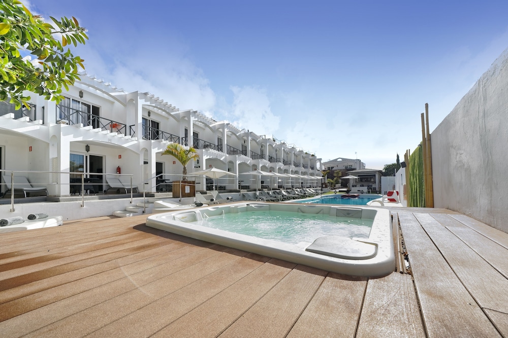 Vista Bonita Gay & Lesbian only Resort — Swimming pool in Maspalomas, Canary Islands