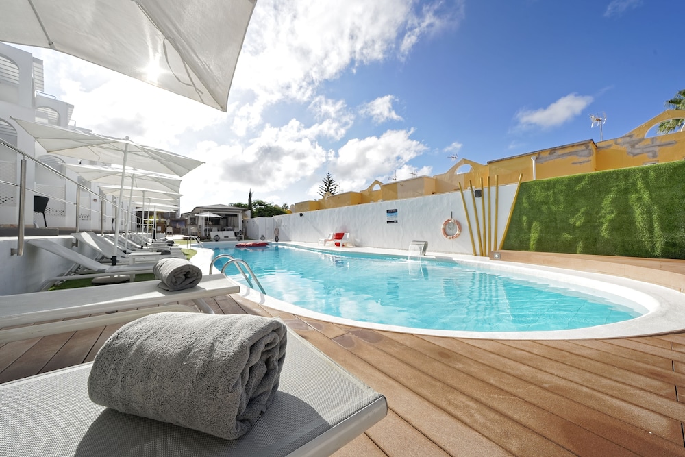 Vista Bonita Gay & Lesbian only Resort — Swimming pool in Maspalomas, Canary Islands
