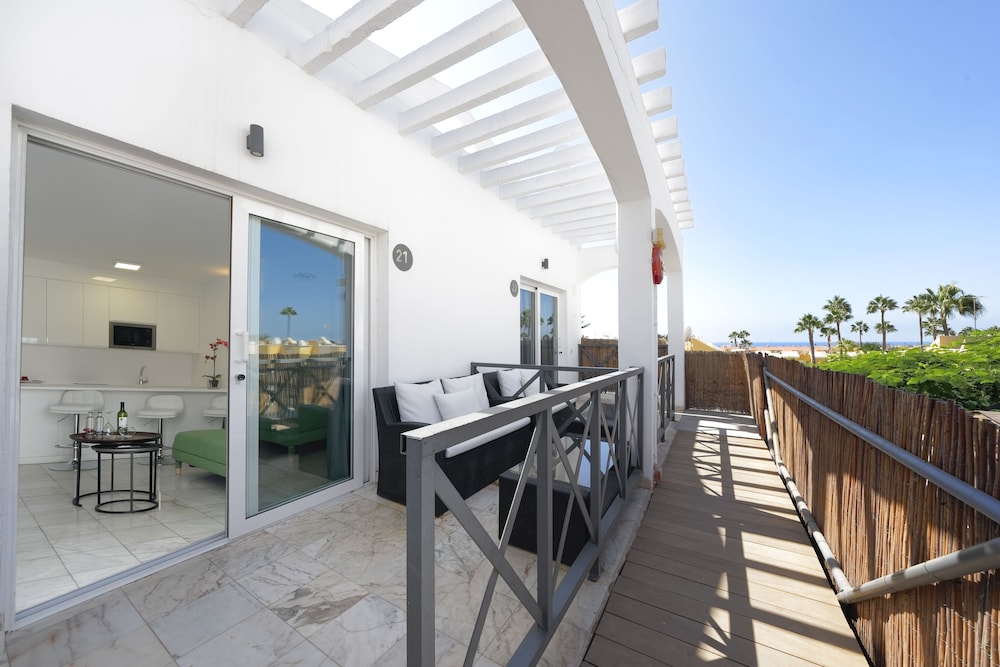 Vista Bonita Gay & Lesbian only Resort — Hotel building in Maspalomas, Canary Islands