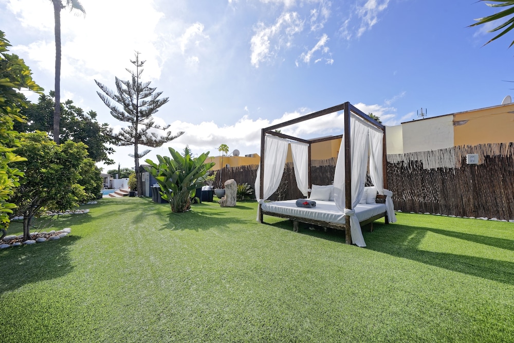 Vista Bonita Gay & Lesbian only Resort — Swimming pool in Maspalomas, Canary Islands
