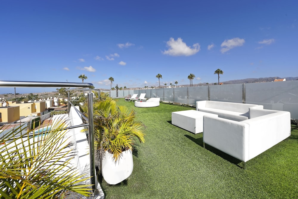 Vista Bonita Gay & Lesbian only Resort — Hotel building in Maspalomas, Canary Islands