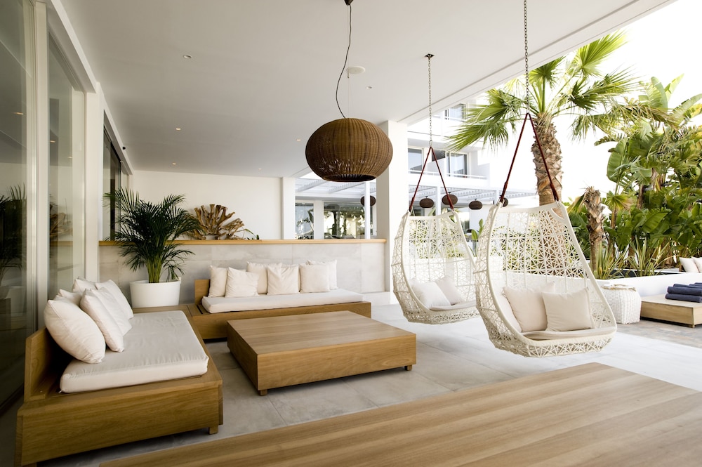 Hotel Ánfora Ibiza — Hotel building in Santa Eulalia, Balearic Islands