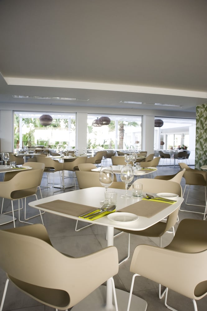 Hotel Ánfora Ibiza — Restaurant & bars in Santa Eulalia, Balearic Islands