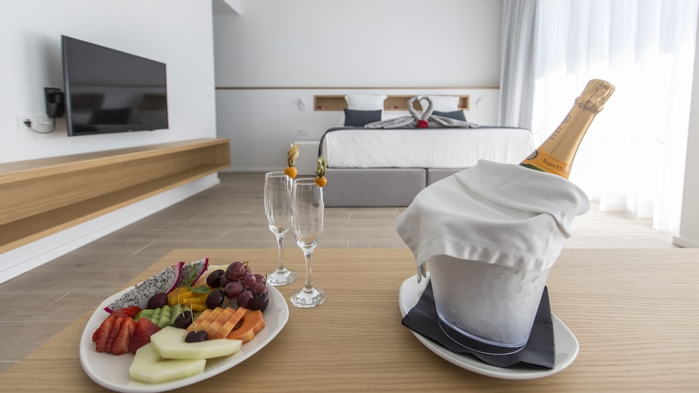 Hotel Ánfora Ibiza — Hotel rooms in Santa Eulalia, Balearic Islands