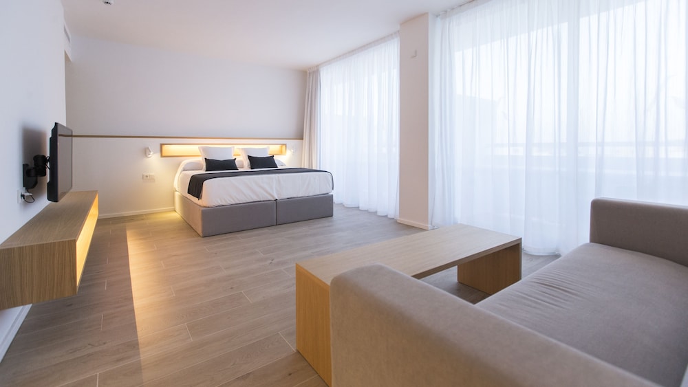 Hotel Ánfora Ibiza — Hotel rooms in Santa Eulalia, Balearic Islands
