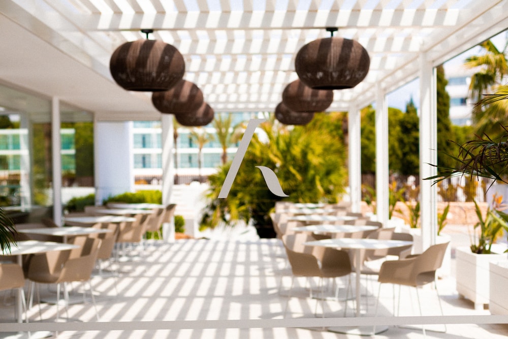 Hotel Ánfora Ibiza — Restaurant & bars in Santa Eulalia, Balearic Islands