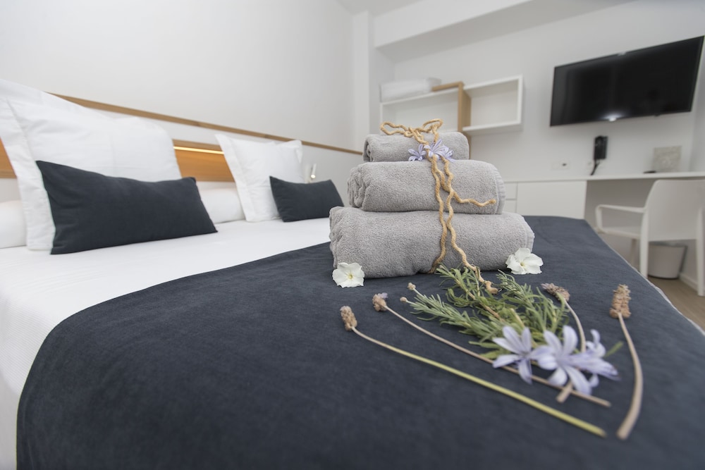 Hotel Ánfora Ibiza — Hotel rooms in Santa Eulalia, Balearic Islands