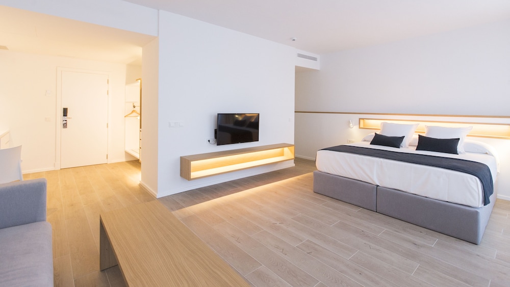 Hotel Ánfora Ibiza — Hotel rooms in Santa Eulalia, Balearic Islands