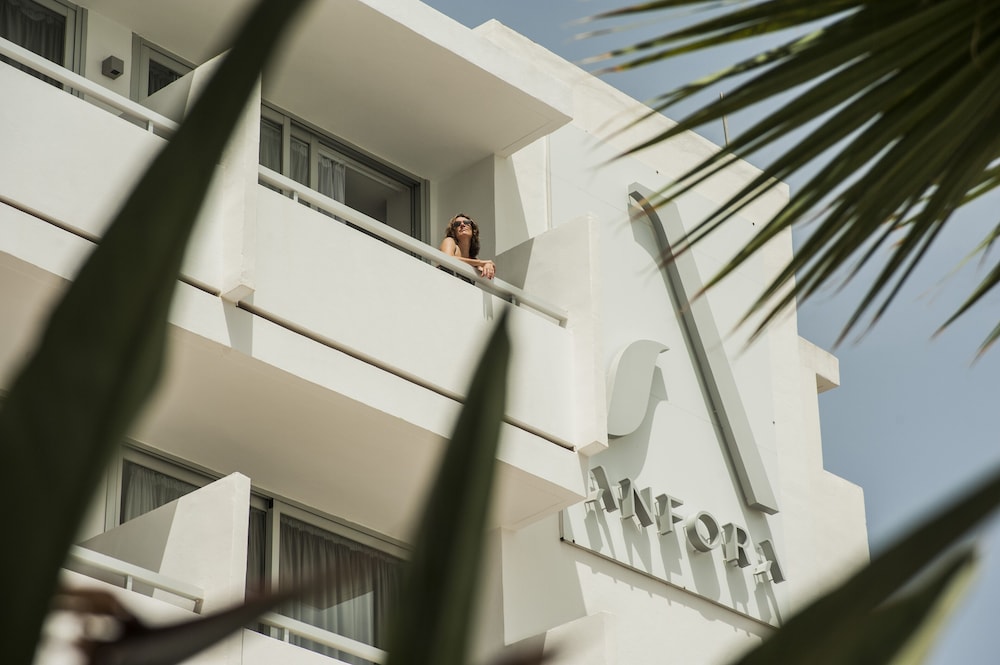 Hotel Ánfora Ibiza — Hotel building in Santa Eulalia, Balearic Islands