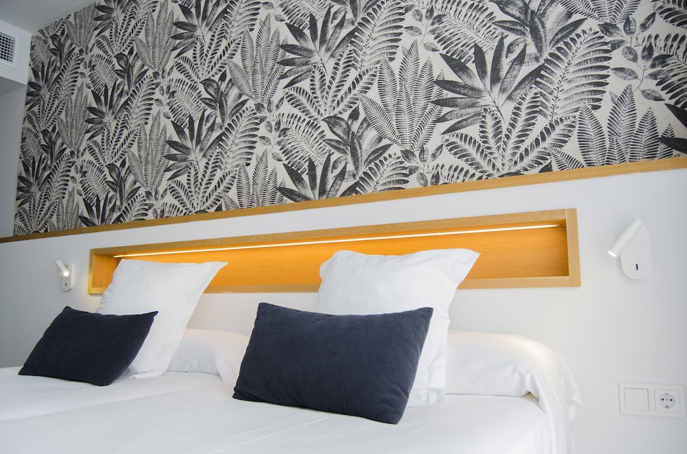 Hotel Ánfora Ibiza — Hotel rooms in Santa Eulalia, Balearic Islands