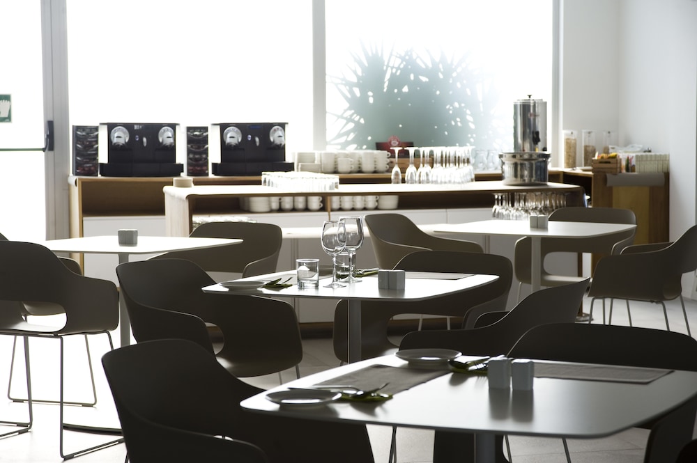 Hotel Ánfora Ibiza — Restaurant & bars in Santa Eulalia, Balearic Islands