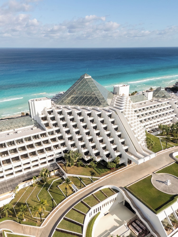 Paradisus Cancún – All Inclusive — Hotel building in Cancun, Quintana Roo
