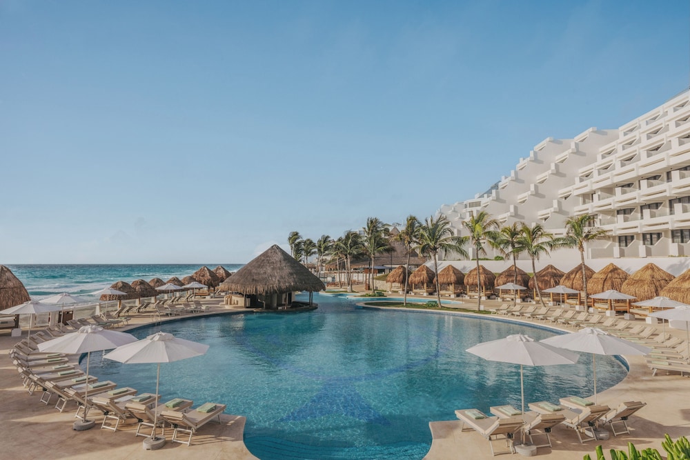 Paradisus Cancún – All Inclusive — Swimming pool in Cancun, Quintana Roo
