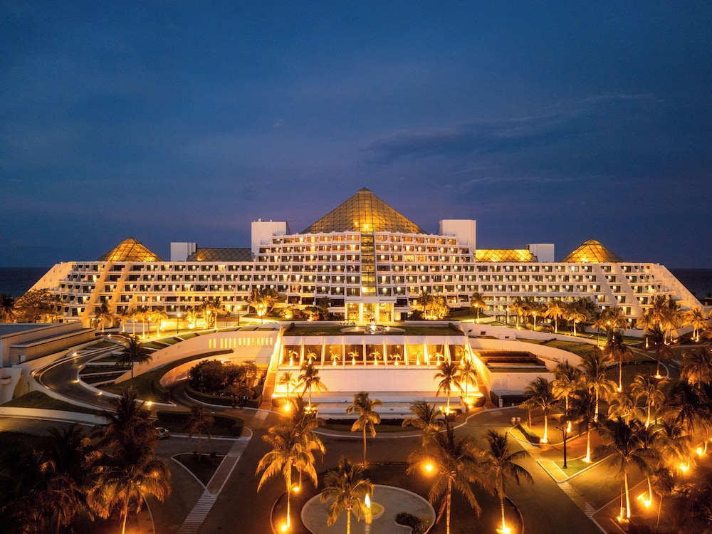 Paradisus Cancún – All Inclusive — Hotel building in Cancun, Quintana Roo